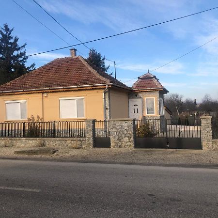 Toerpi Apartman Halmaj Exterior photo