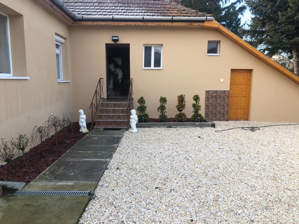 Toerpi Apartman Halmaj Exterior photo