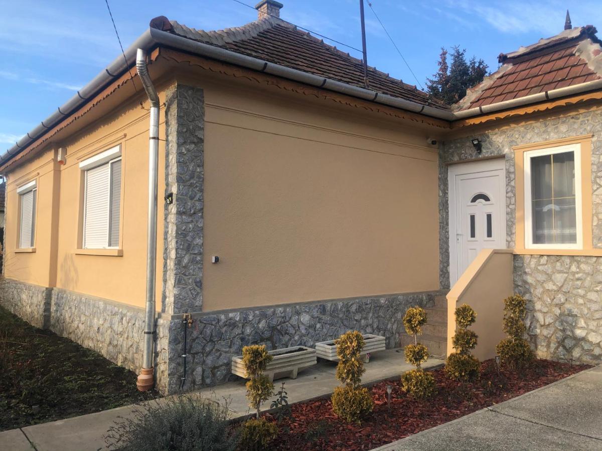 Toerpi Apartman Halmaj Exterior photo