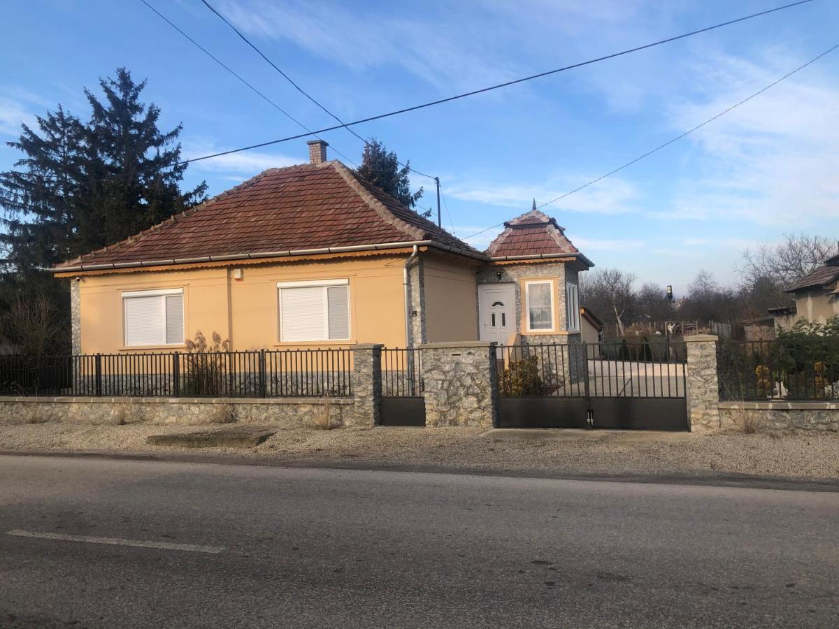 Toerpi Apartman Halmaj Exterior photo