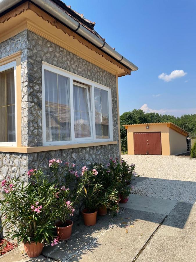 Toerpi Apartman Halmaj Exterior photo