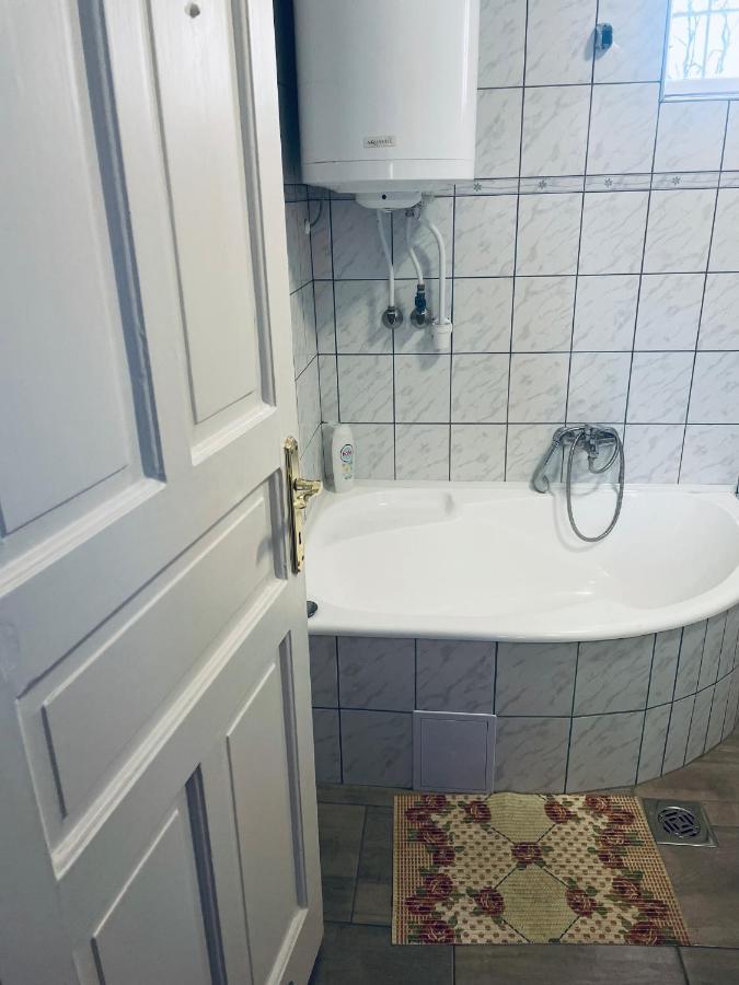 Toerpi Apartman Halmaj Exterior photo